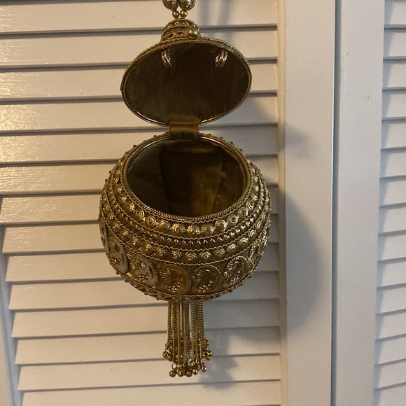 One of a Kind ball shaped purse - Picture 6 of 12